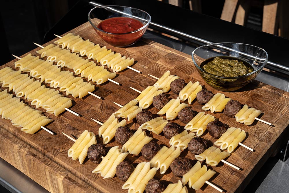 Sauce und Pesto bereitstellen