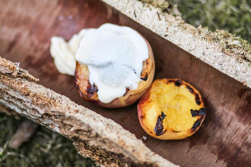 Rezept: Karamellisierte Auberginen mit Käsekrainer