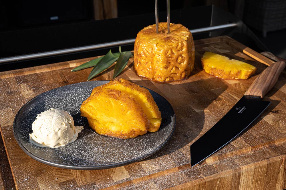 Rezept: Karamellisierte Rum-Ananas vom Drehspieß