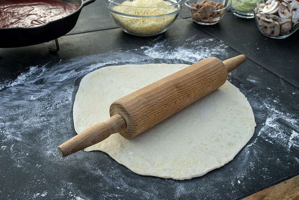 Teig teilen und ausrollen