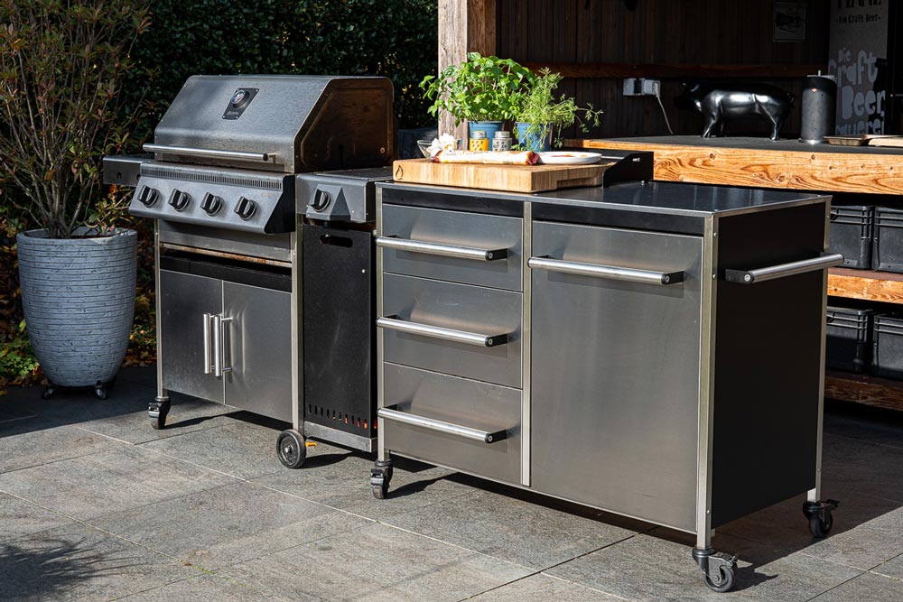 Grill mit Pizzastein vorheizen