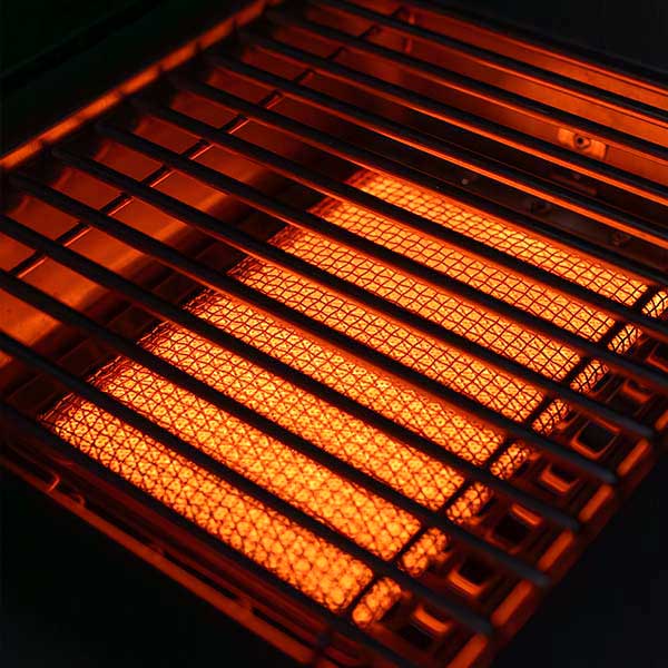 Schräg positionierte Brennerabdeckungen aus V4A für eine perfekte Hitzeverteilung von Schickling Grill