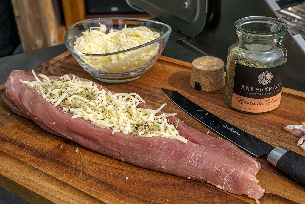 Schweinefilet mit Käse füllen