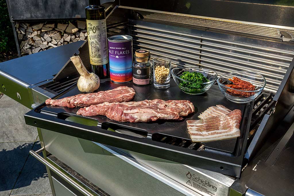 Zutaten für Ibérico Pluma mit Spinat-Tomaten-Bacon-Haube