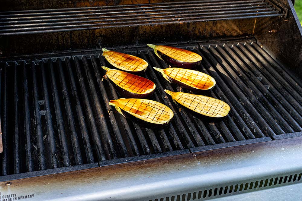 Auberginen grillen