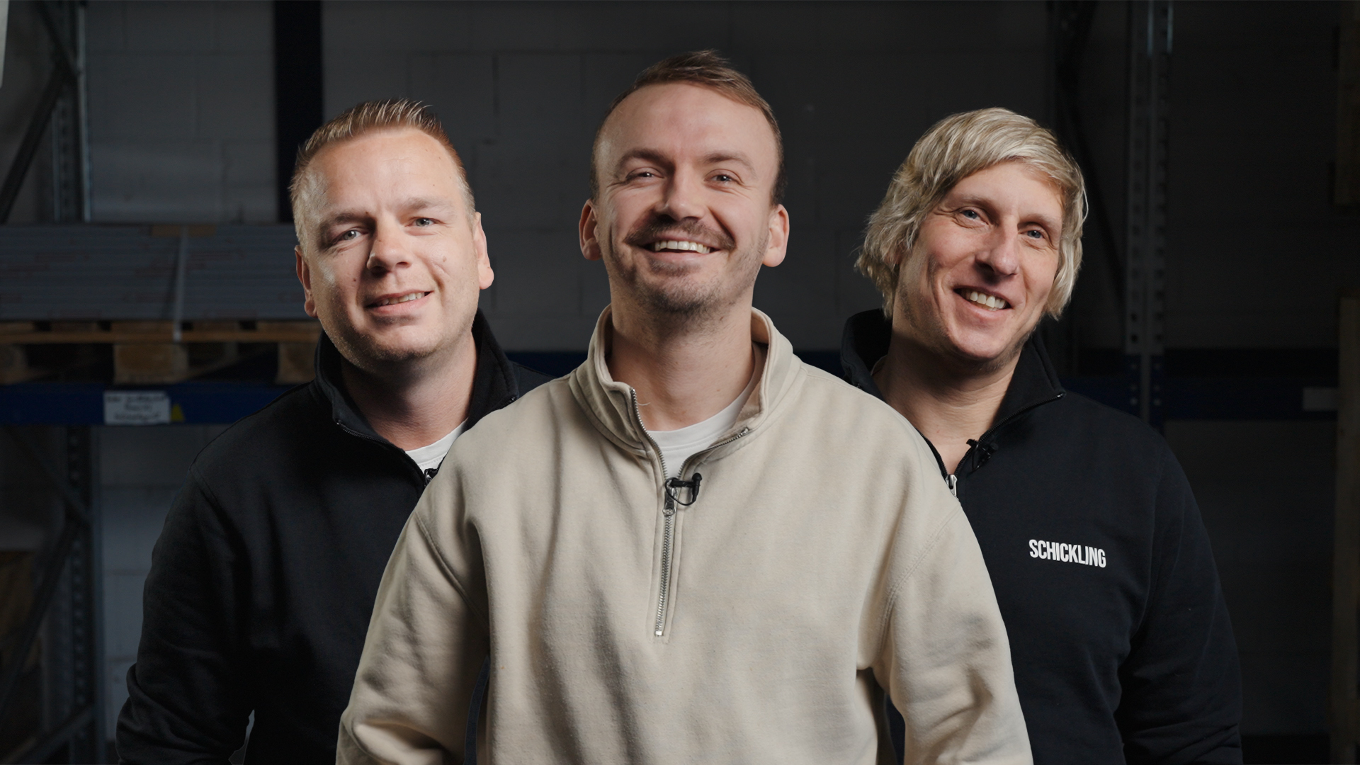 Unser Service Team mit David, Schorsch und Daniel freut sich darauf, mit dir über unsere Produkte zu schnacken.
        Ruf uns direkt an oder schreibe uns eine Mail.
