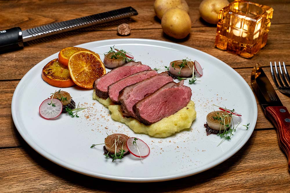 Entenbrust an Kartoffelpüree mit Cranberry-Orange-Sauce