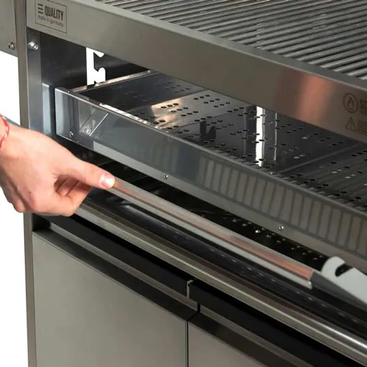 Stabiler Griff unter der Seitenablage