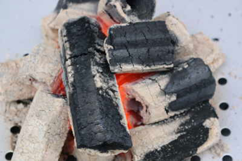 Bis zu 5 Stunden Brenndauer, Spitzentemperatur von ca. 400° Celsius Bis zu 5 Stunden Brenndauer, Spitzentemperatur von ca. 400° Celsius