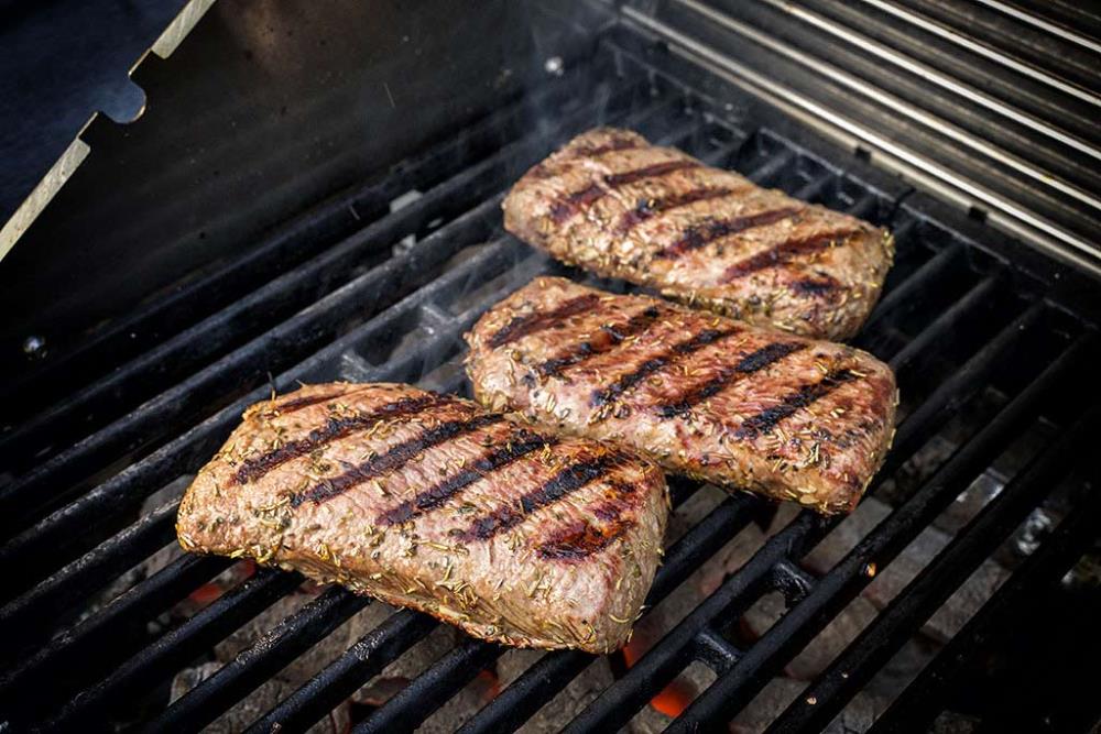 Ein Branding der Spitzenklasse mit den Gussrosten von Schickling Grill Ein Branding der Spitzenklasse mit den Gussrosten von Schickling Grill