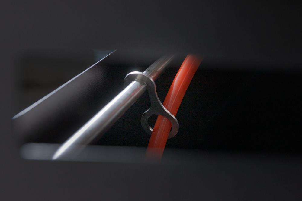 Haken hält Gasschlauch fest Haken hält Gasschlauch fest