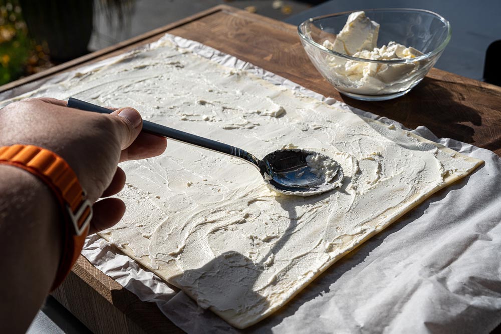 Frischkäse auftragen