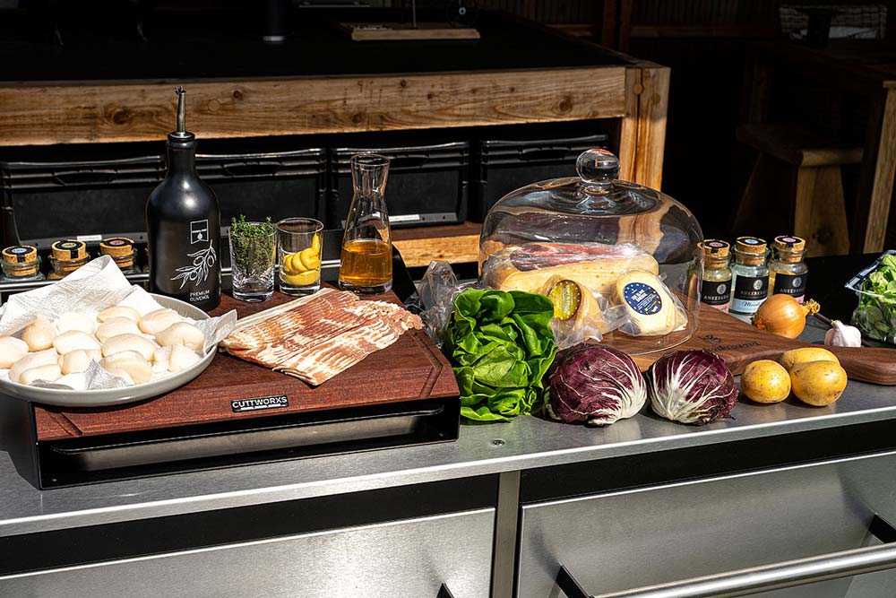 Bacon Wrapped Scallops an Salat mit Kartoffel-Senf-Dressing