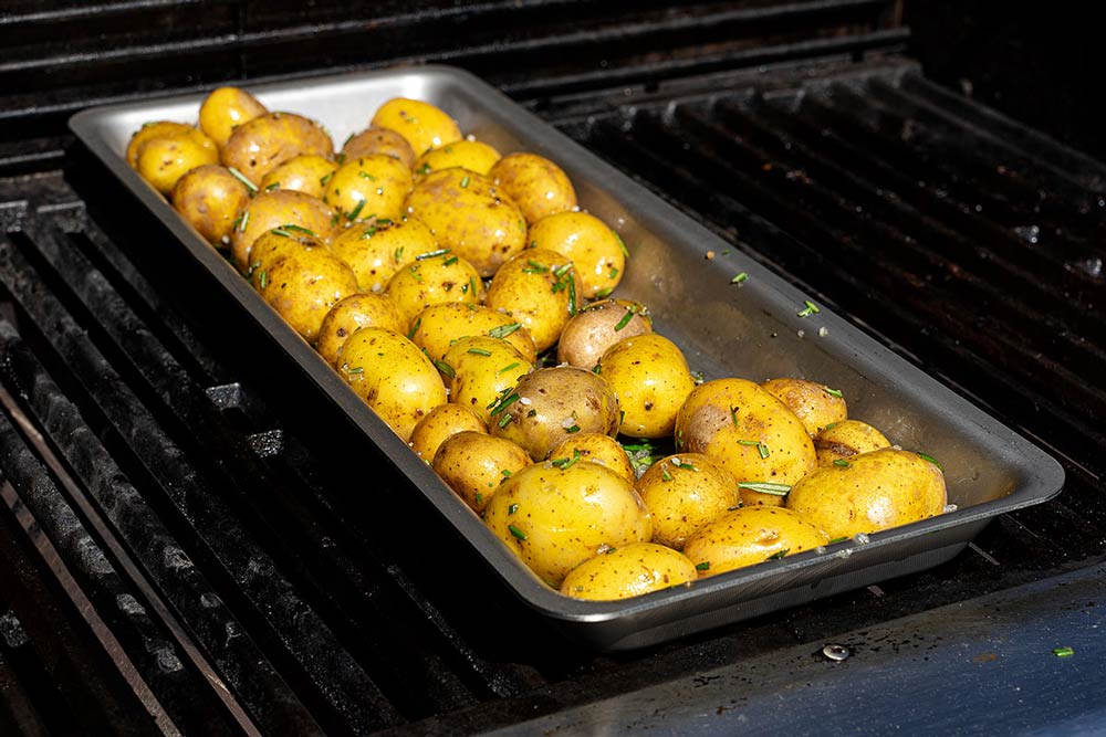 Die Grillschale L kann auch als Pfanne genutzt werden Die Grillschale L kann auch als Pfanne genutzt werden