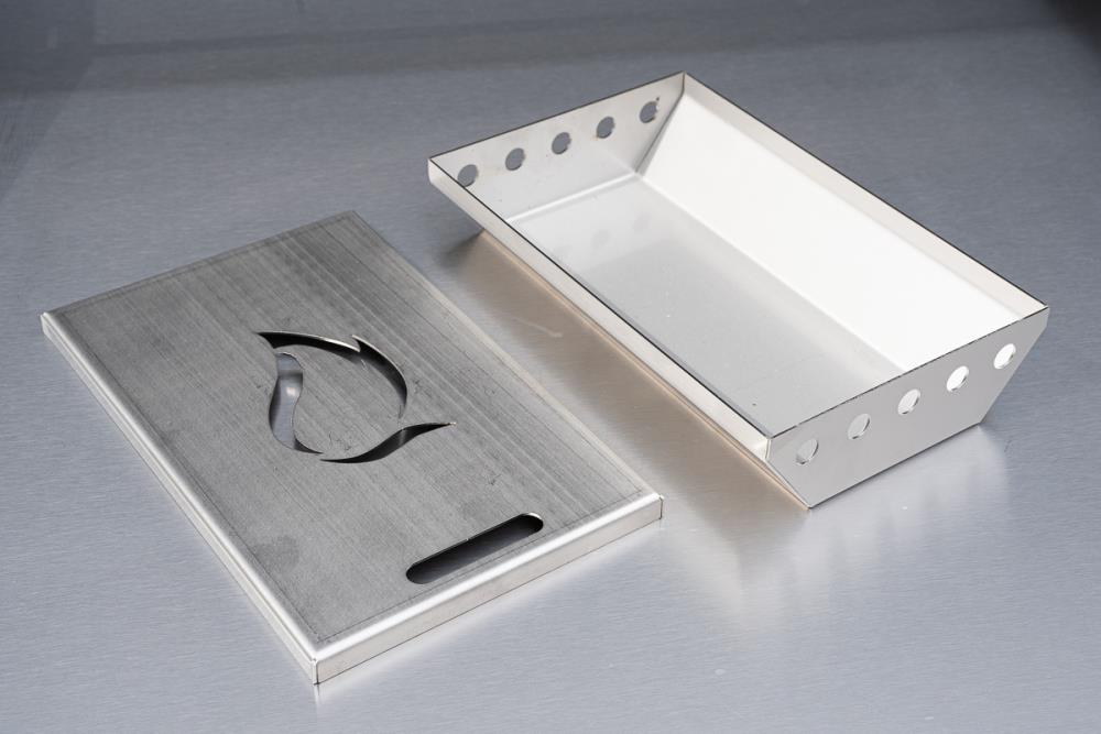 Die Räucherbox besteht aus 100 % Edelstahl Die Räucherbox besteht aus 100 % Edelstahl