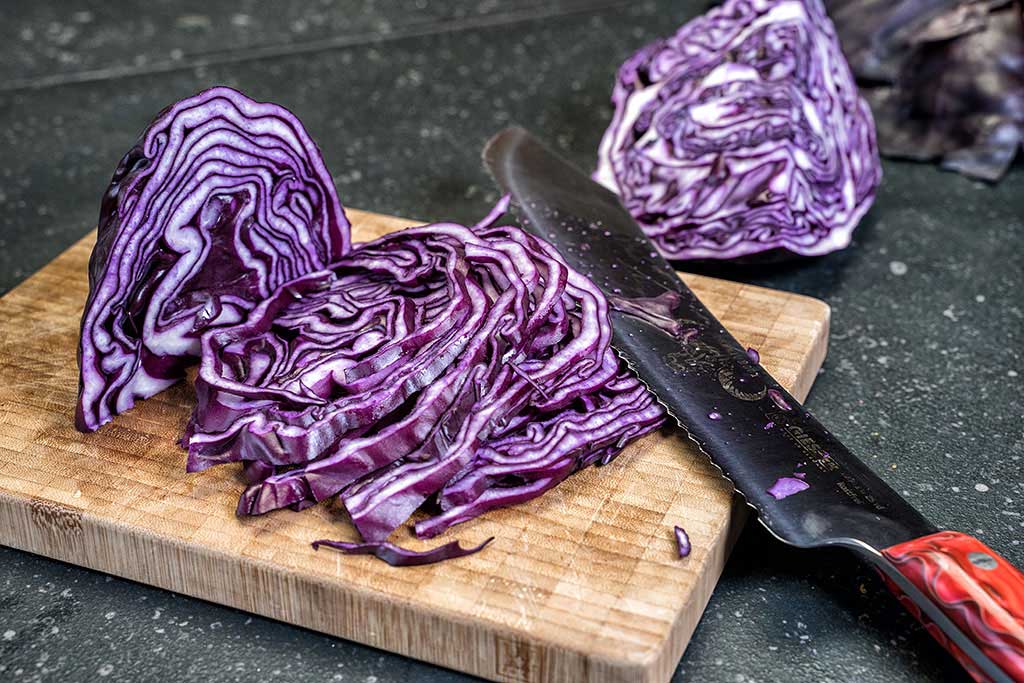 Rotkohl schneiden