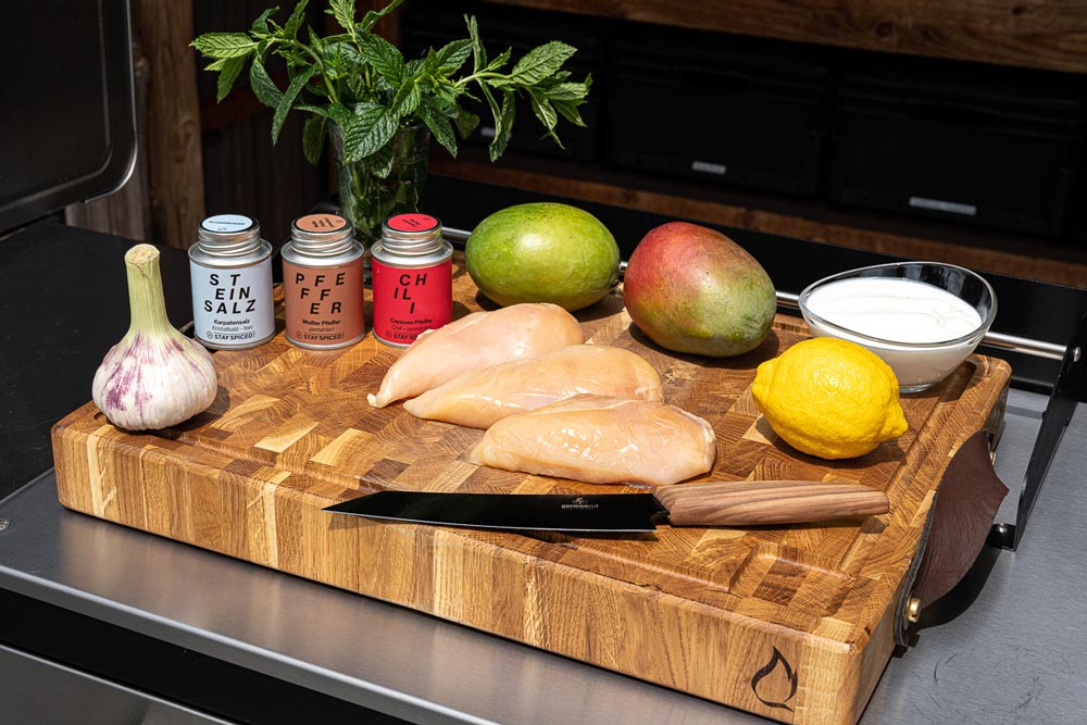 Mango-Hähnchen-Spieße mit Joghurt-Minze-Dip