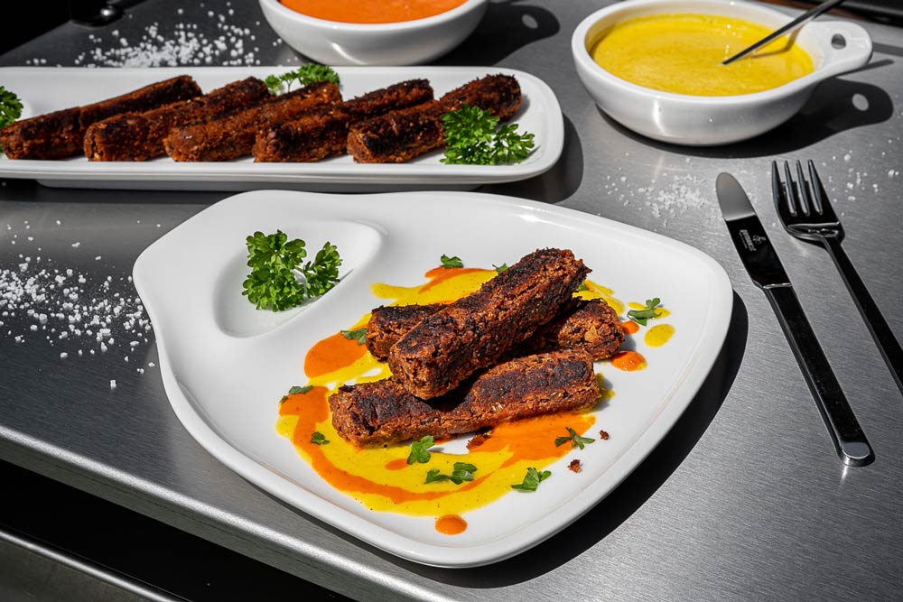 Vegetarische Cevapcici mit Paprikasauce – würzig, herzhaft, fleischfrei genießen