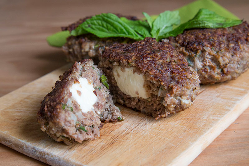 Vegetarische Cevapcici mit Paprikasauce – würzig, herzhaft, fleischfrei genießen