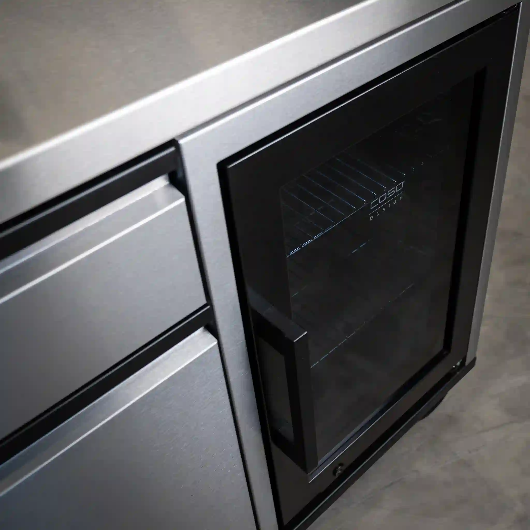 Kühlschrank von Caso Design. Vollständig integrierbar in den Outdoor Grilltisch Buddy von Schickling Grill.