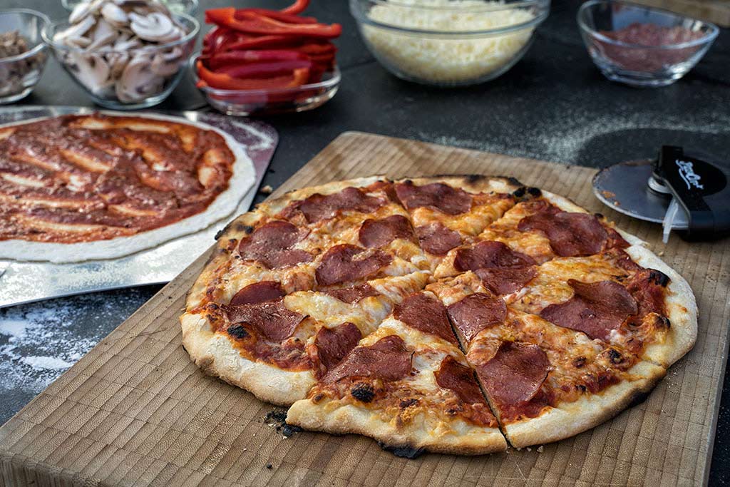 Pizza servieren