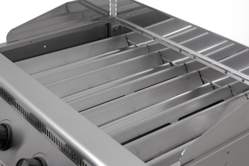 Schräg positionierte Brennerabdeckungen aus V4A für eine perfekte Hitzeverteilung von Schickling Grill