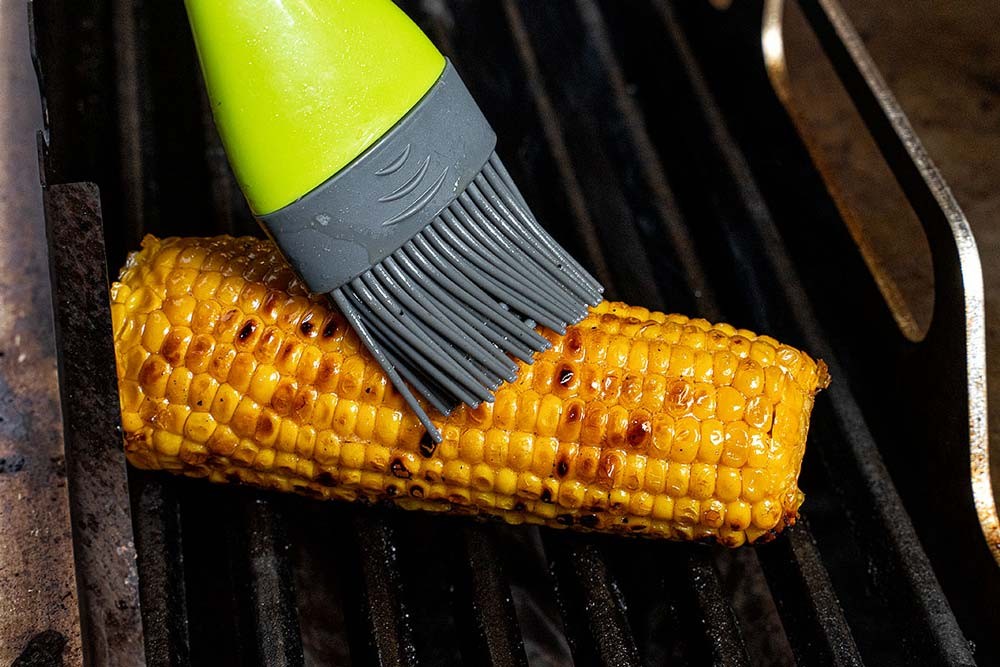 Maiskolben grillen