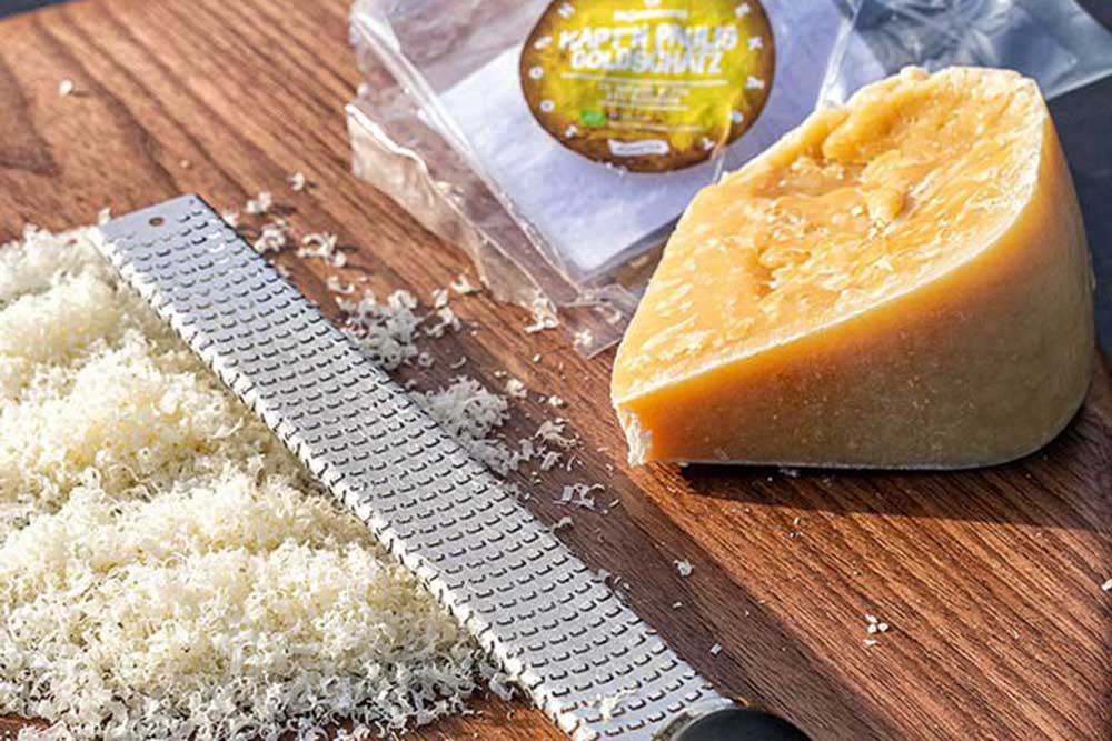 Käse reiben