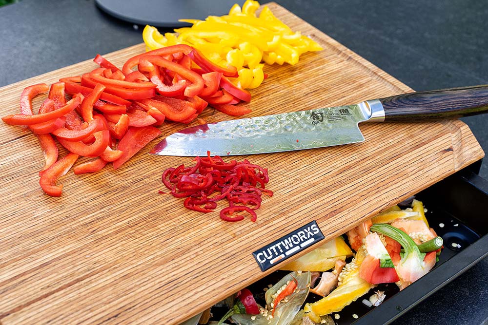 Paprika und Chili hinzufügen